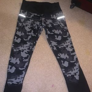 high waisted camo 7/8 leggings